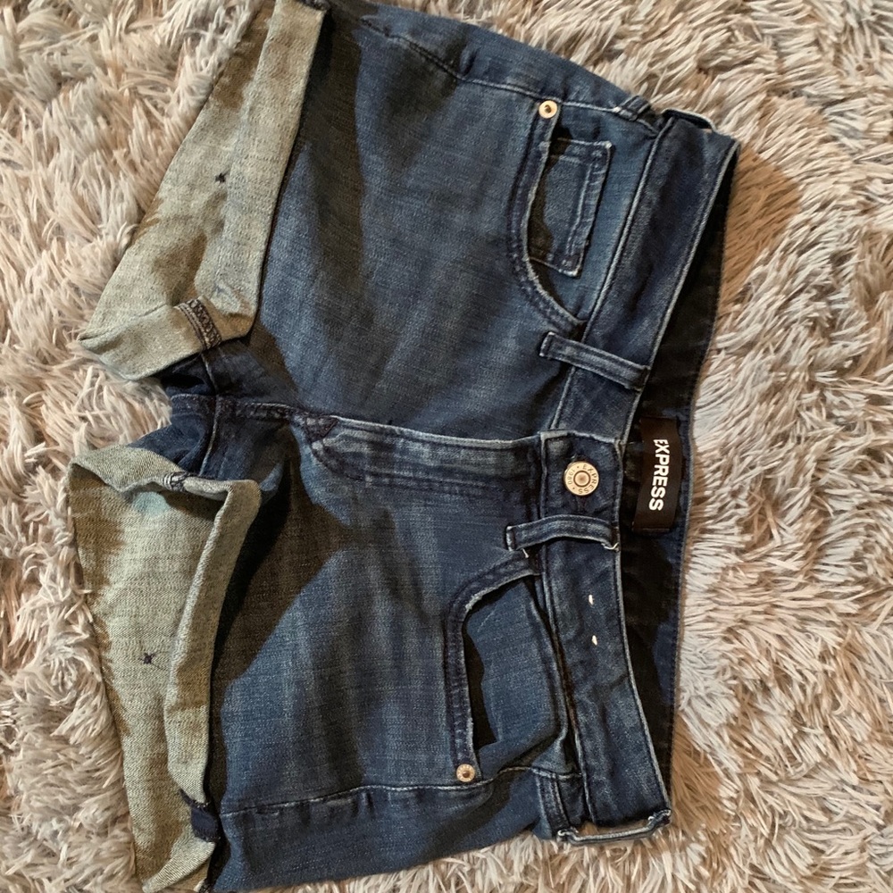 dark blue shorts